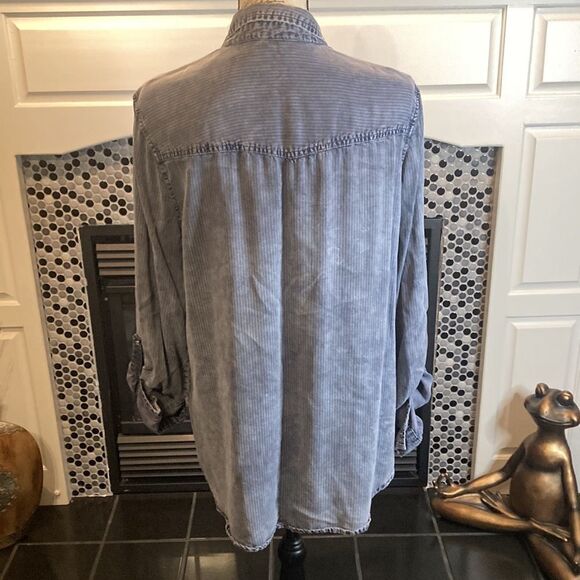 Love 8 blue snap shirt, size large, good used condition - Picture 6 of 11